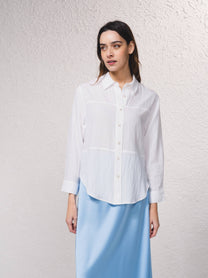 Camicetta oversize con bottoni frontali e colletto classico