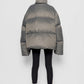 Piumino oversize con collo alto color pietra