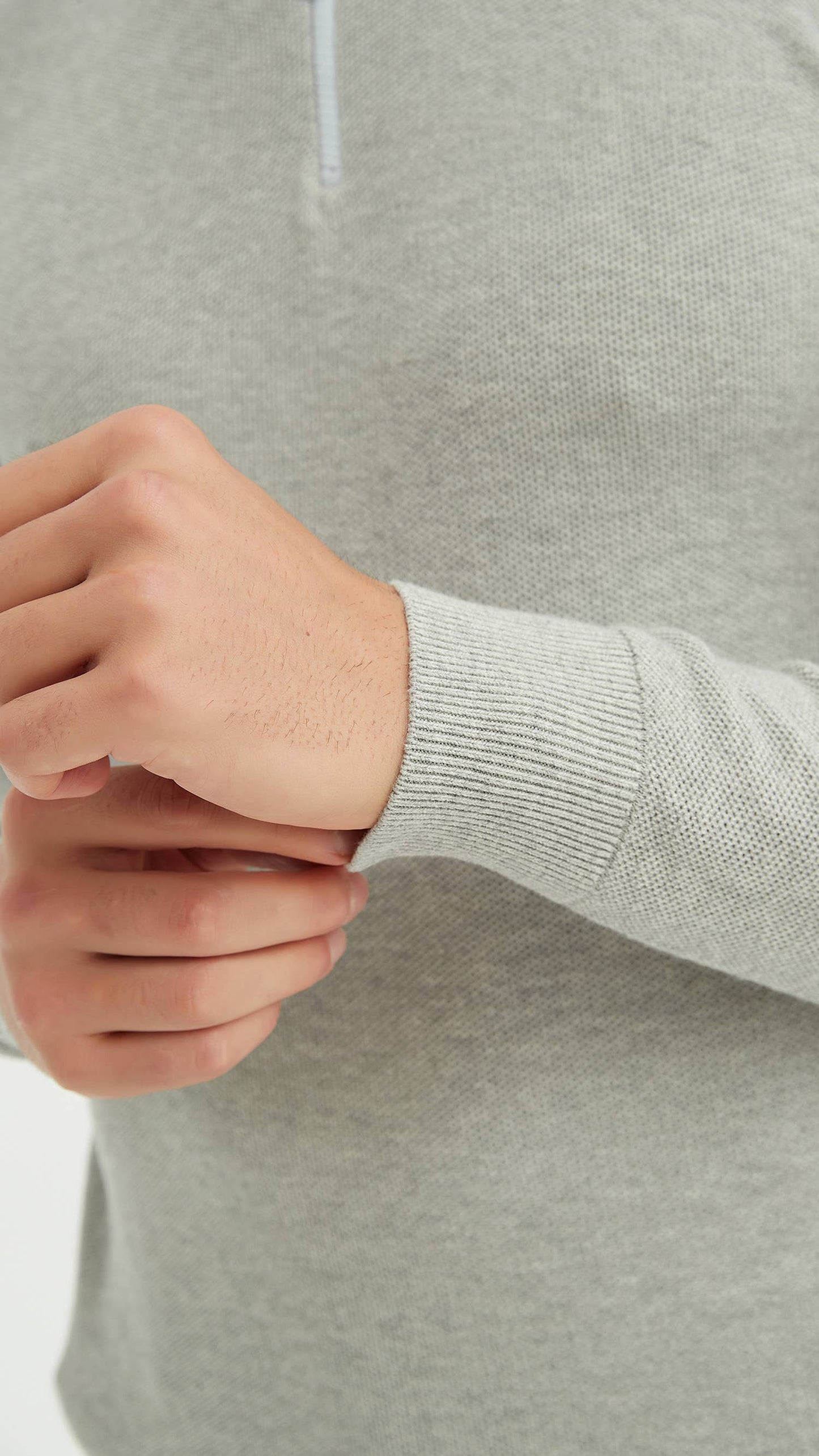 Maglione in cotone con collo alto e mezza zip grigio