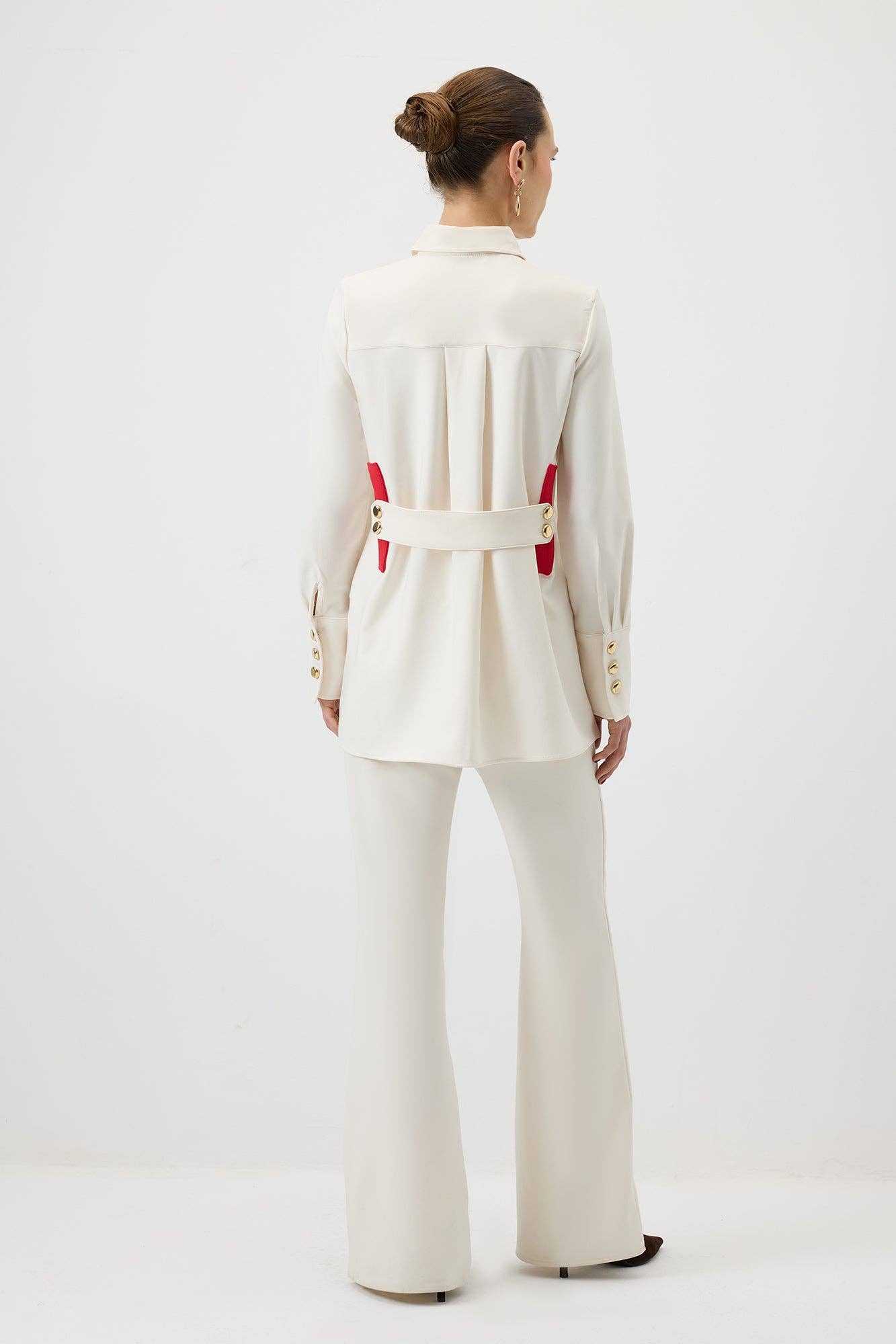 Camicia in crêpe con polsini ampi