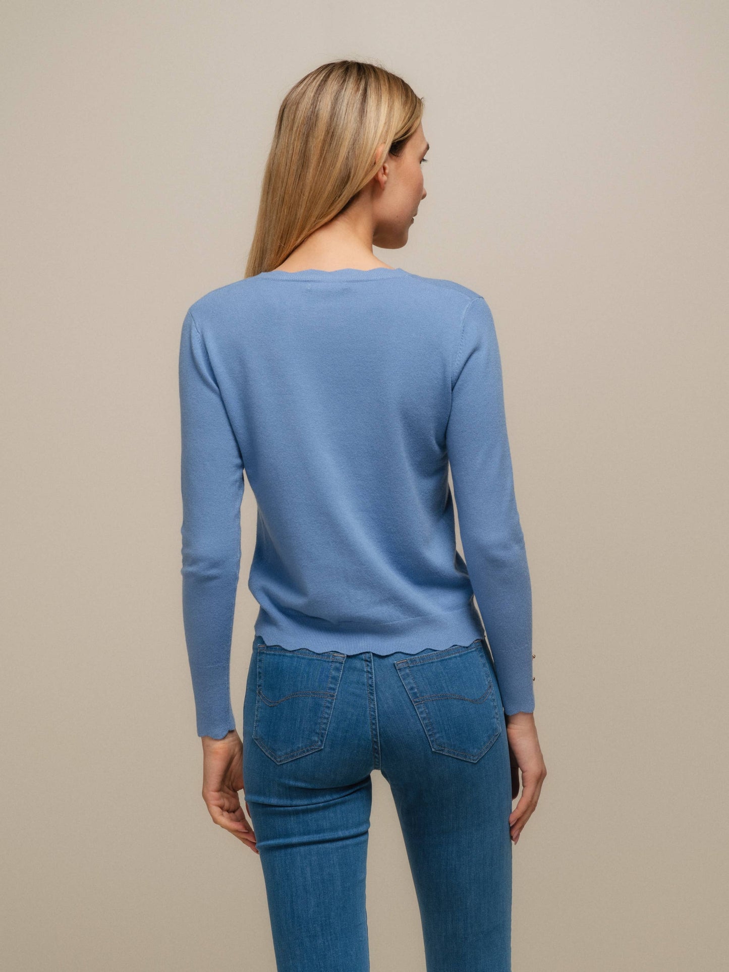 Cardigan in maglia con scollo a V smerlato