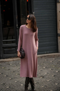 Abito midi in maglia morbida con tasche
