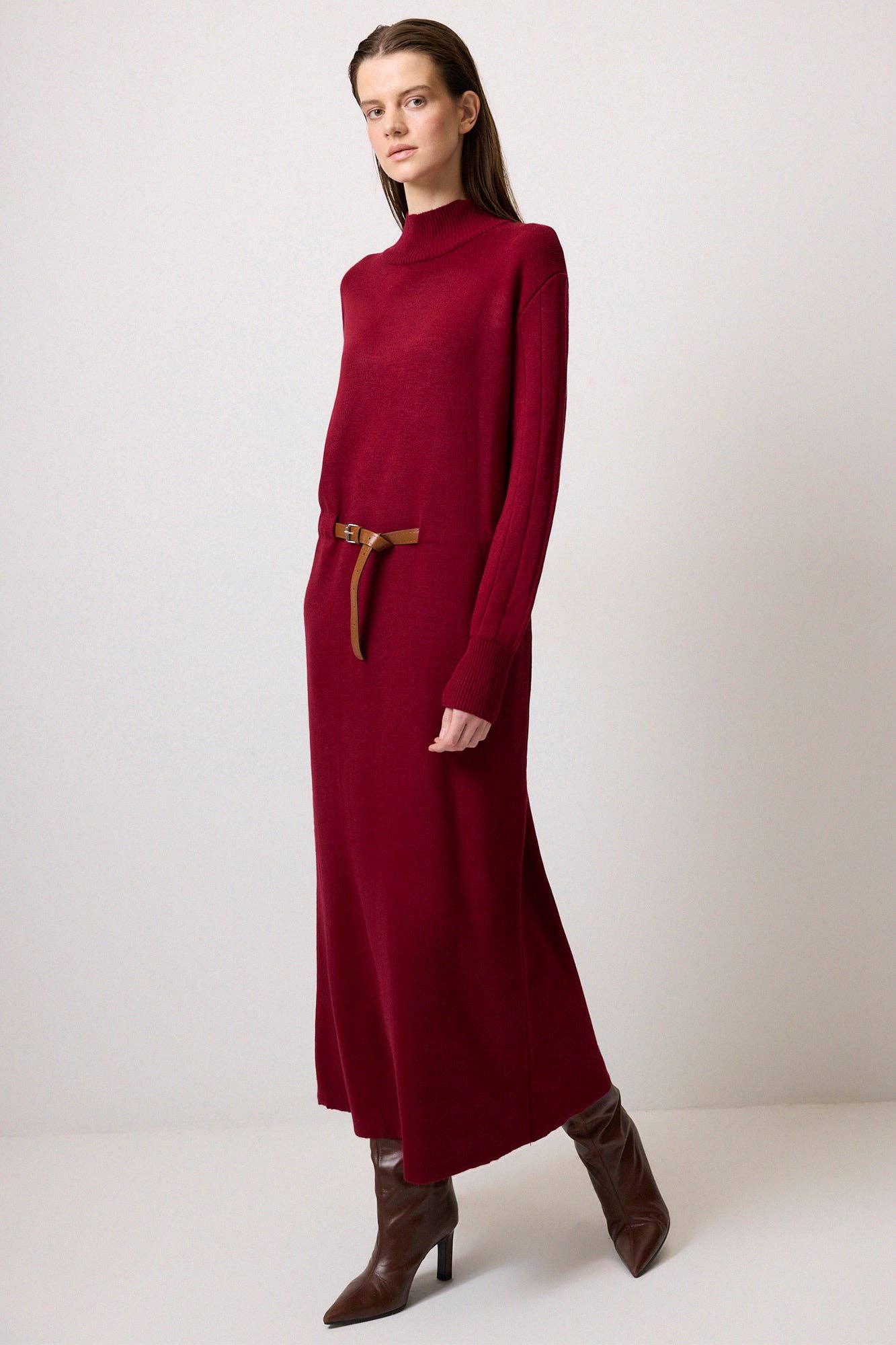 Abito lungo in maglia con cintura in vita color bordeaux