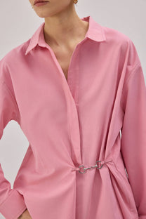 Camicia in popeline con accessori in metallo