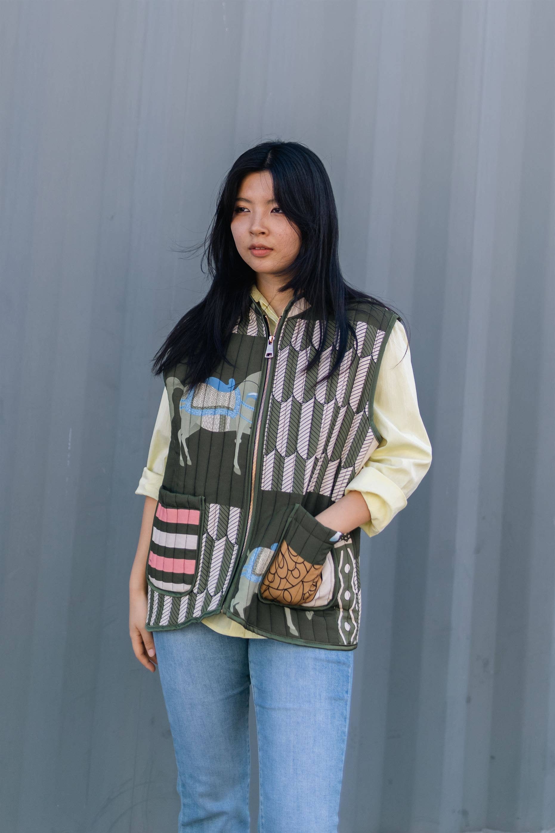 Gilet trapuntato smanicato con stampa cavalli