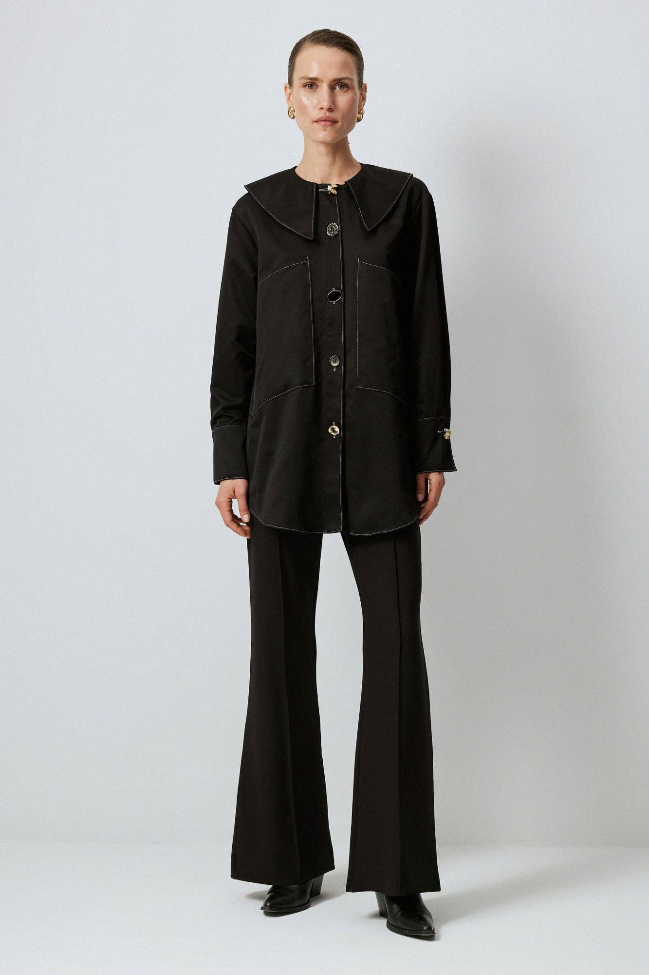 Camicia oversize con cuciture a contrasto e maxi tasche