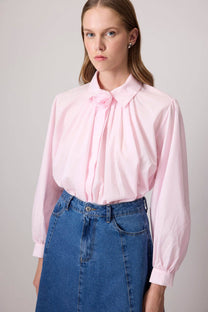 Camicia rosa in cotone con dettaglio floreale