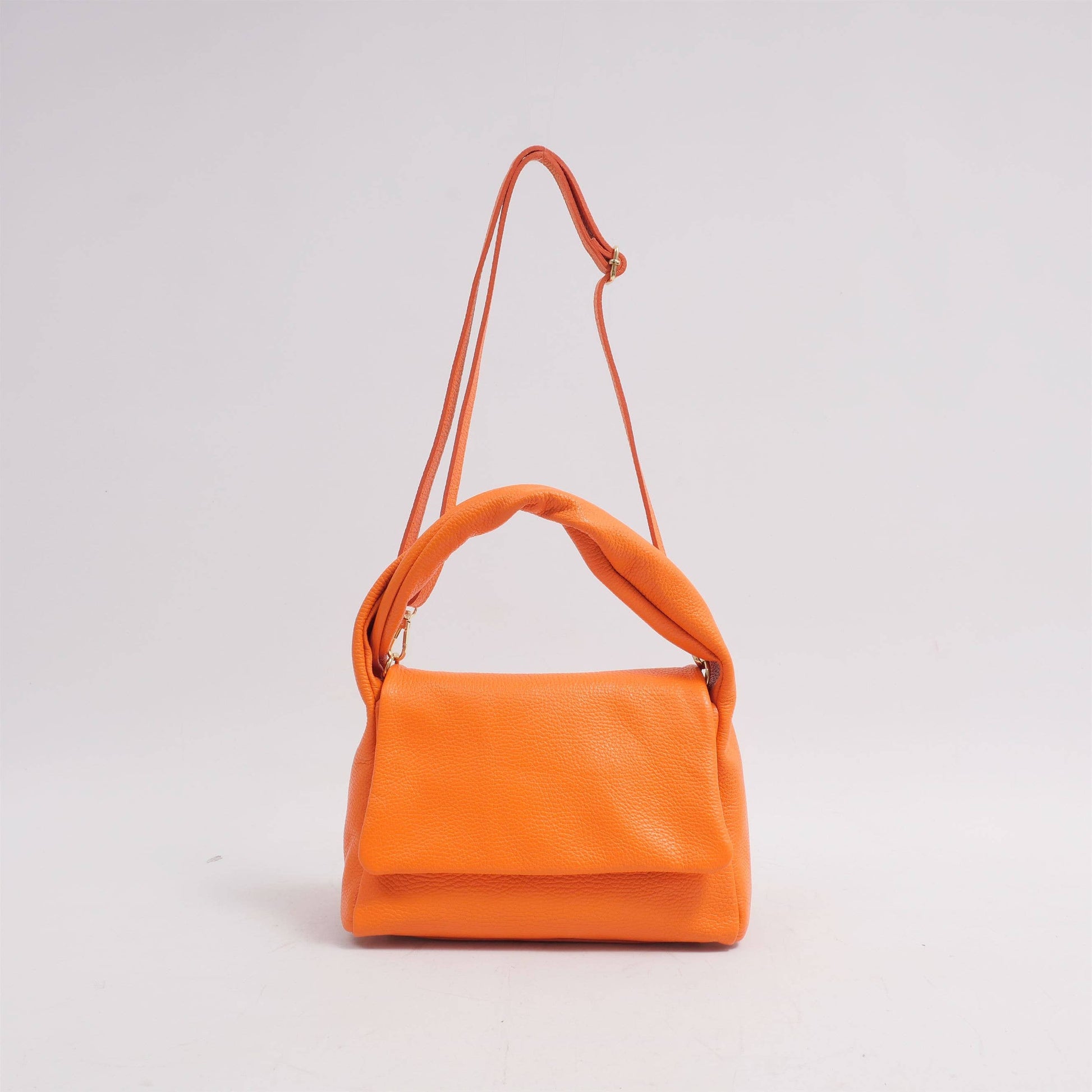 Borsa a spalla in pelle con patta