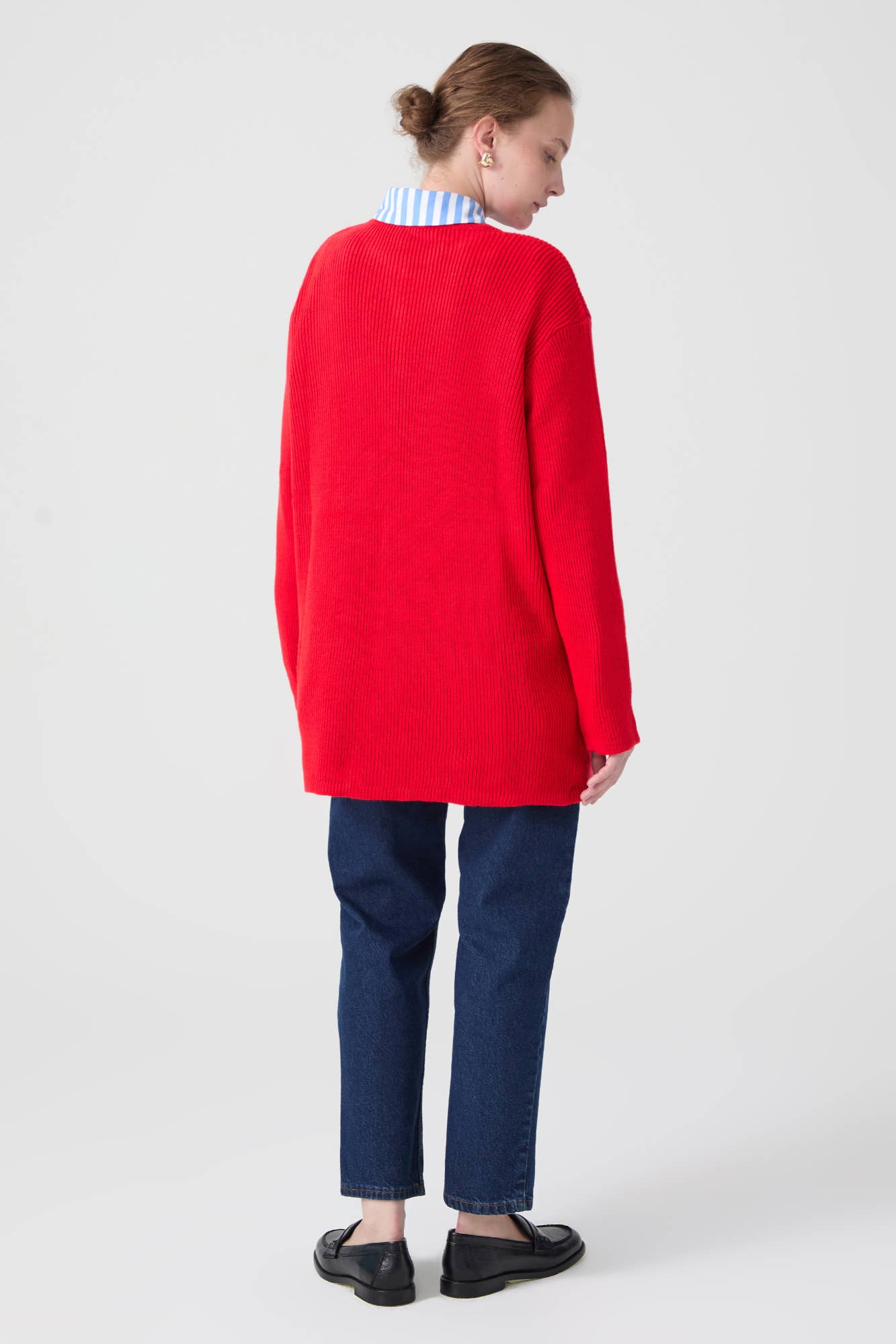 Cardigan lungo a coste con bottoni dorati