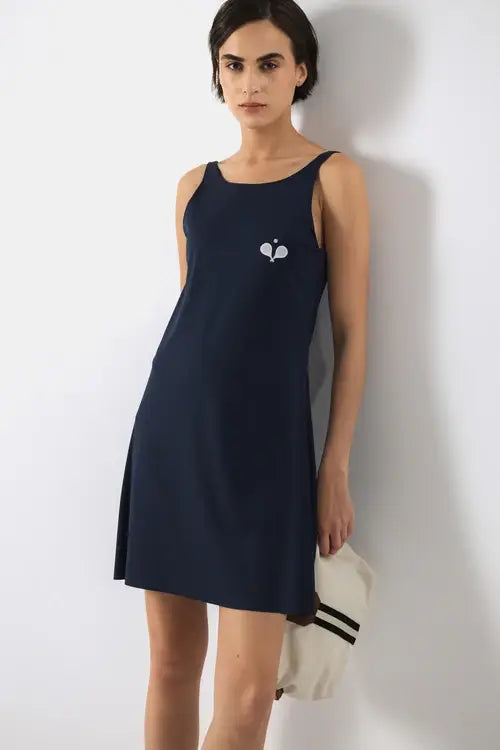 Abito sportivo minimal con spalline e shorts integrati