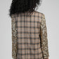 Blazer oversize color sabbia a quadri con maniche in paillettes