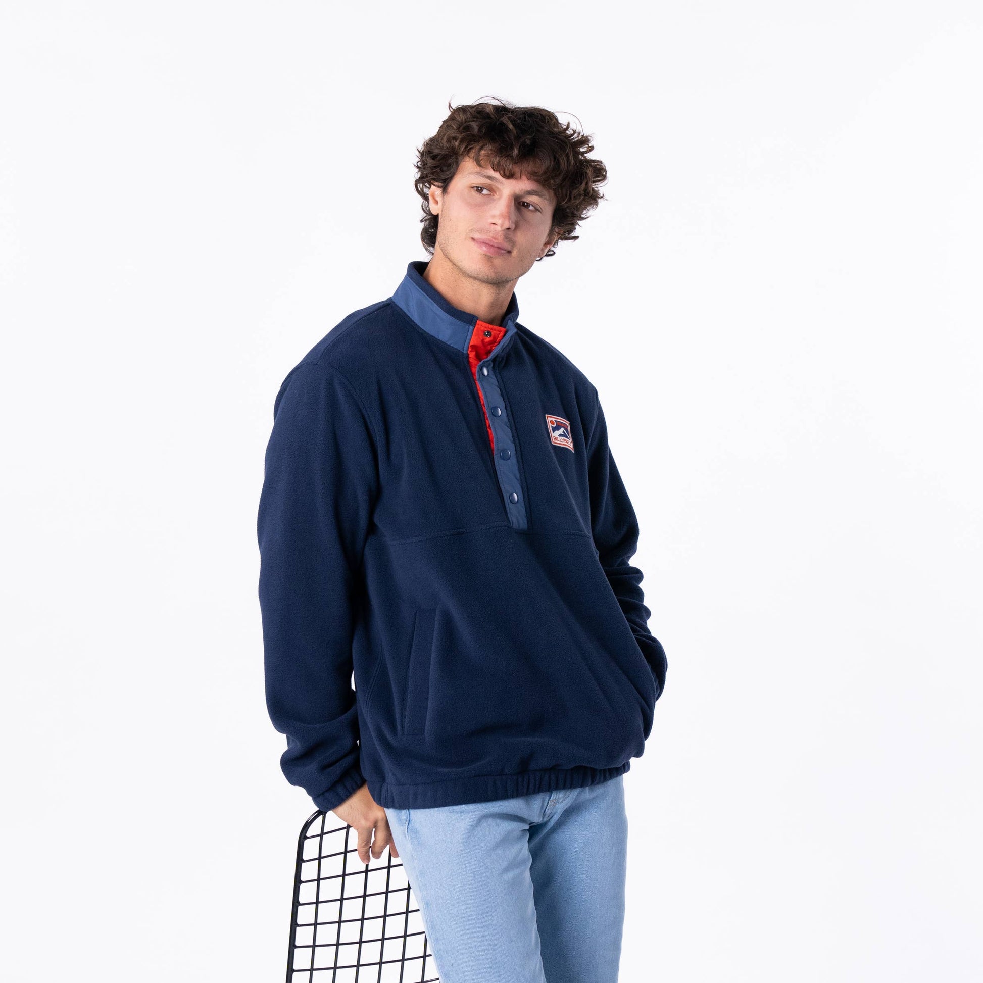 Felpa in pile blu navy con colletto a bottoni
