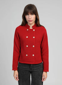 Cardigan in maglia rossa con bottoni dorati e collo alto