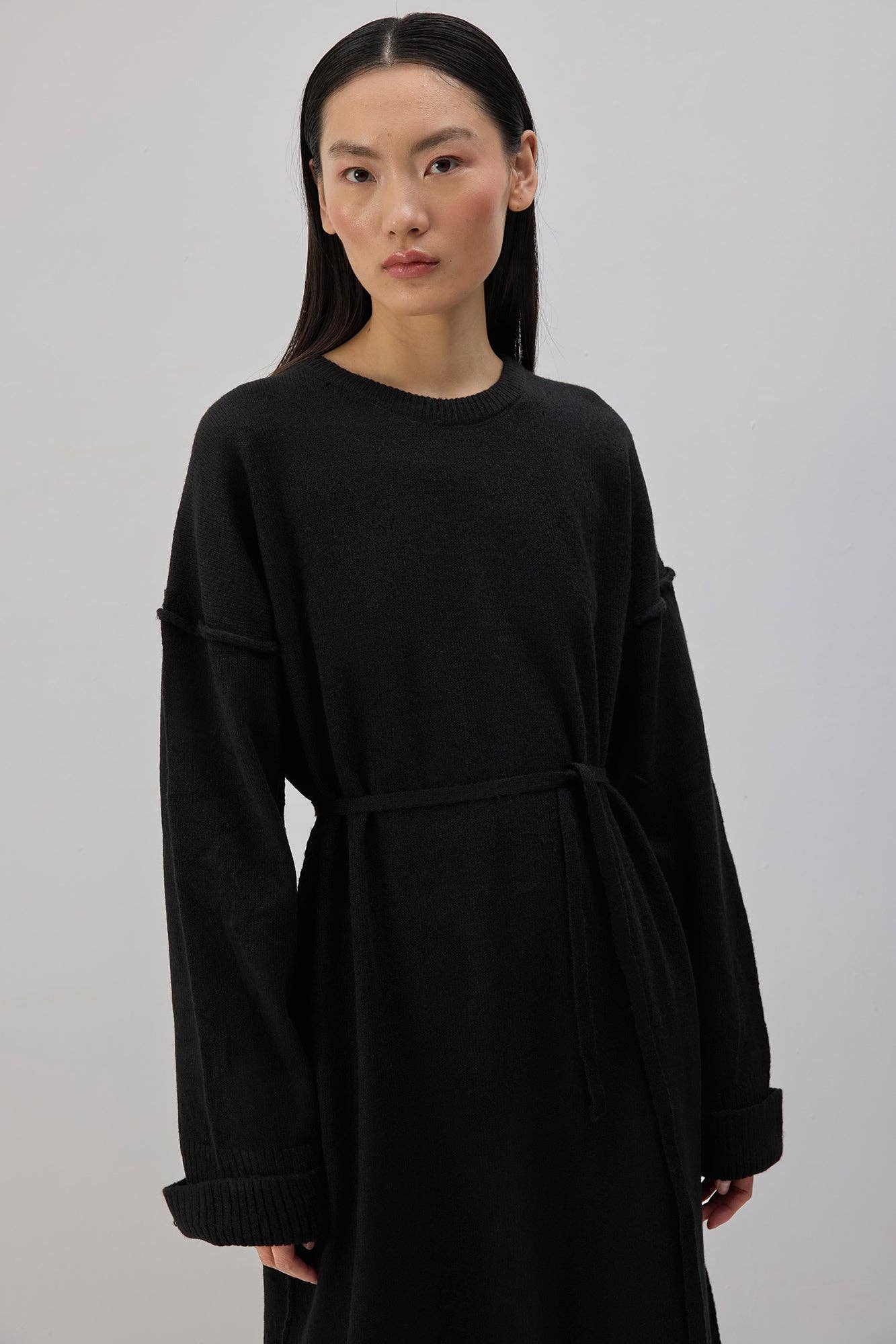 Abito in maglia lungo con cintura e fiocco