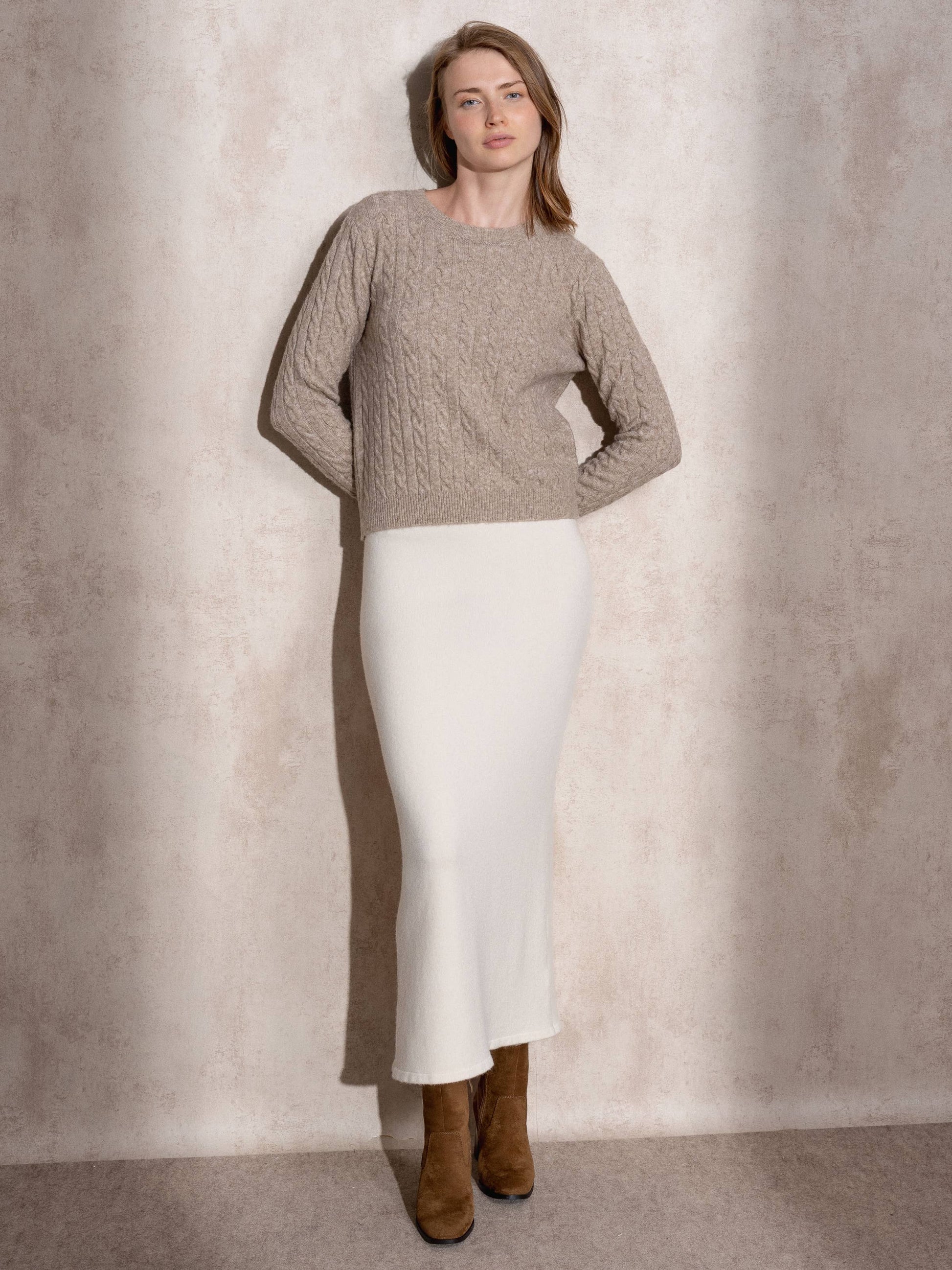 Maglione girocollo a trecce in maglia