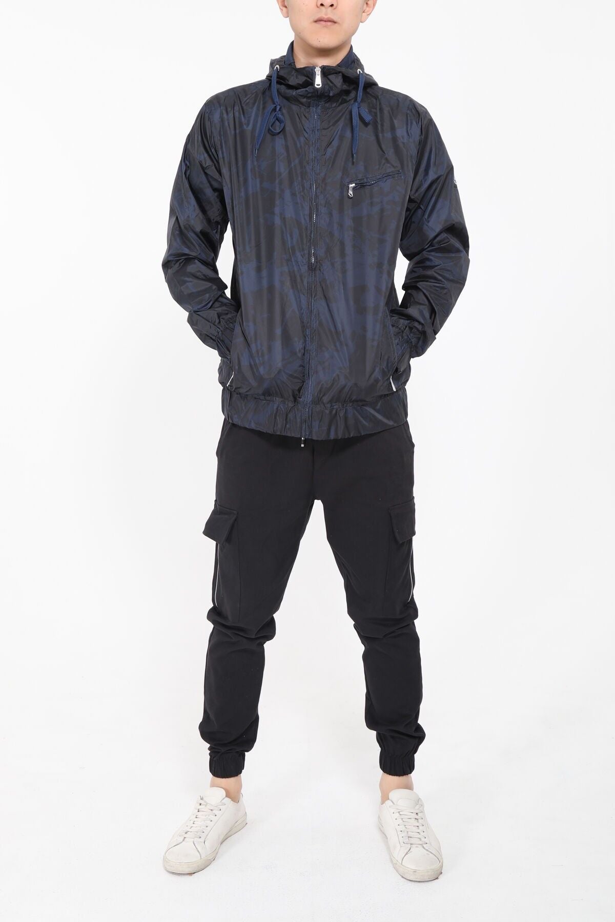 Giacca a vento uomo blu navy con cappuccio