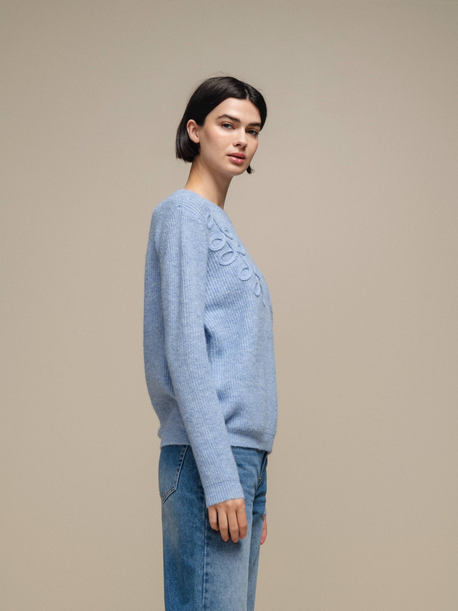 Maglione in maglia con applicazioni a foglia
