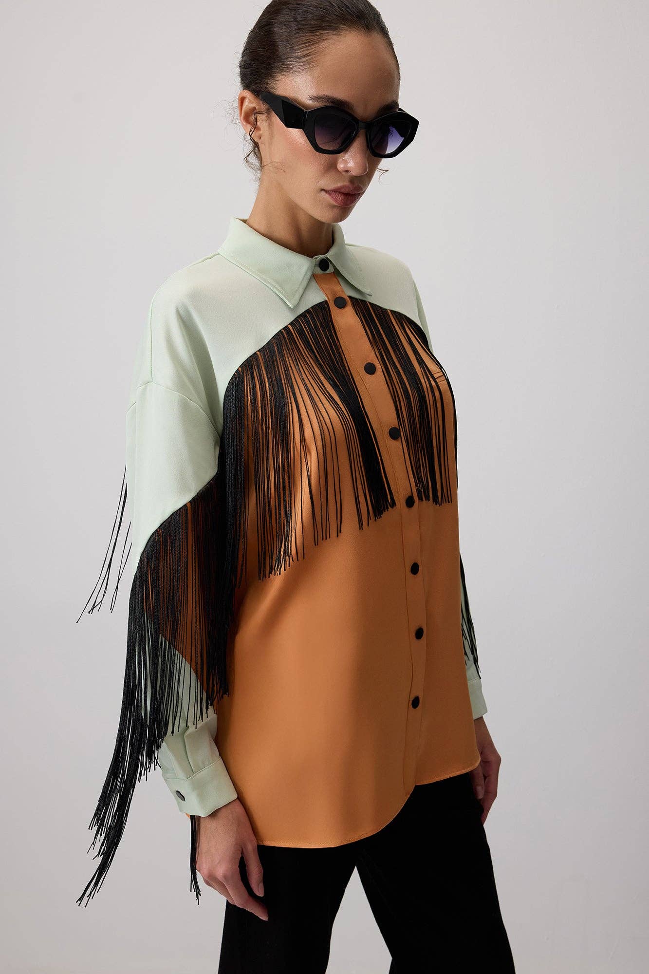 Camicia in raso color block con frange stile western