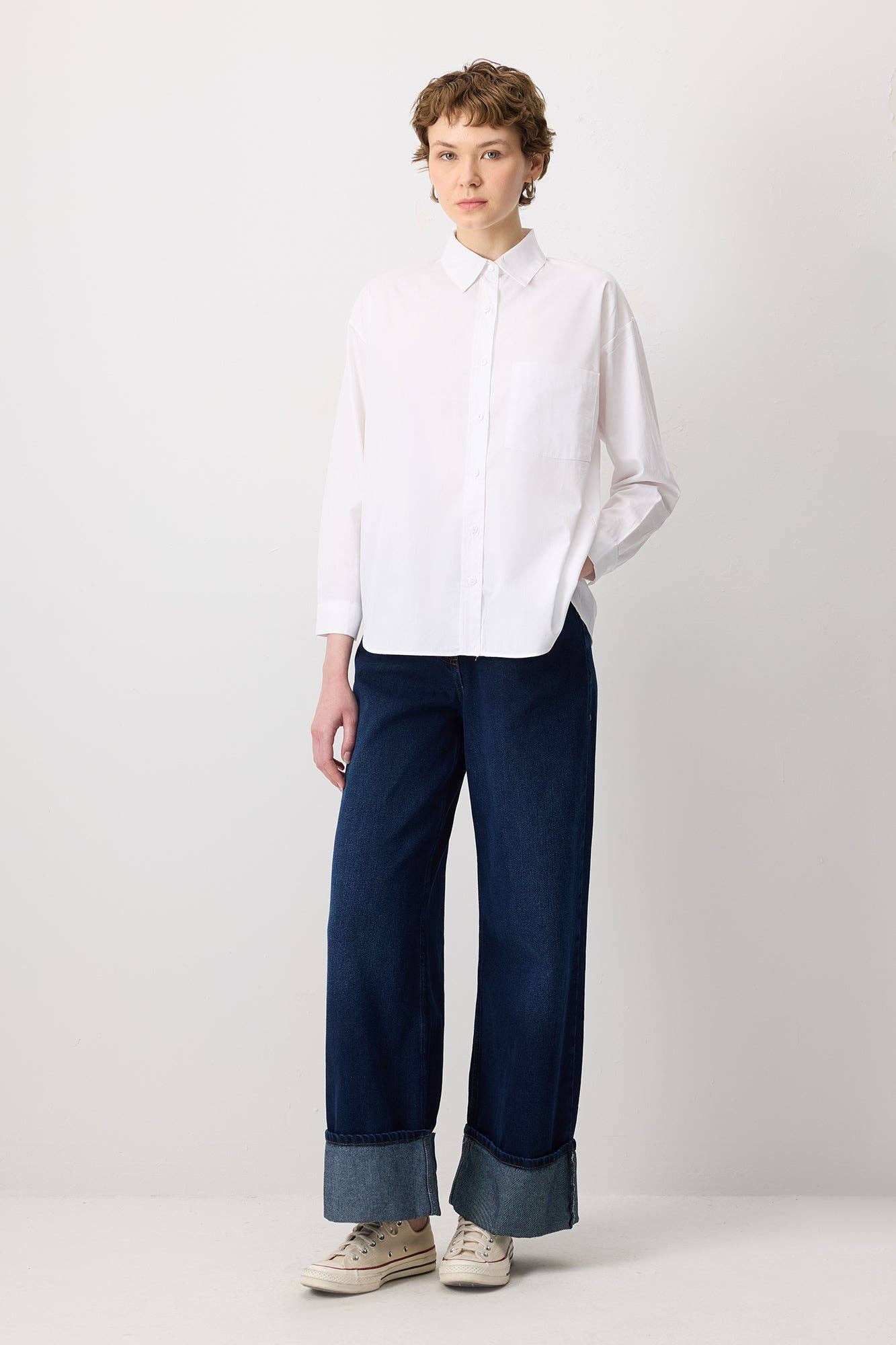 Camicia essenziale oversize in viscosa bianca con tasca