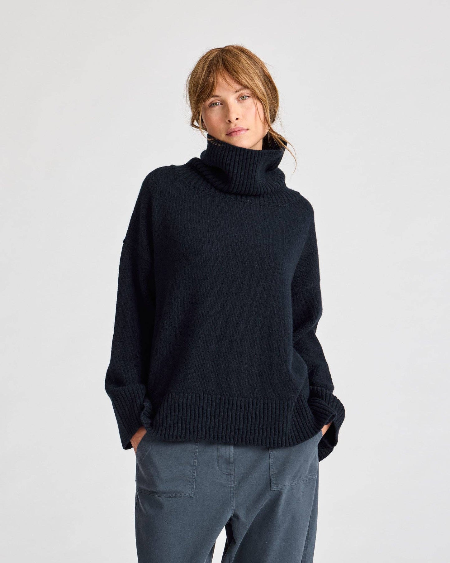 Maglione dolcevita in lana d’agnello blu notte