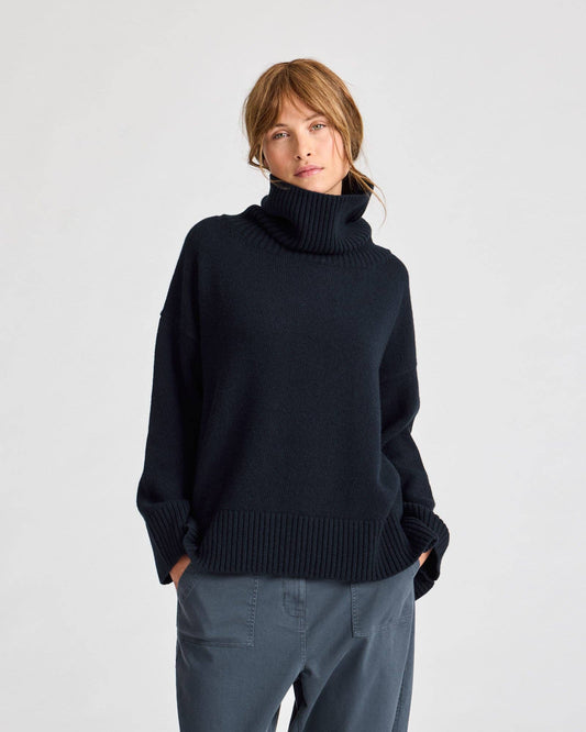 Maglione dolcevita in lana d’agnello blu notte