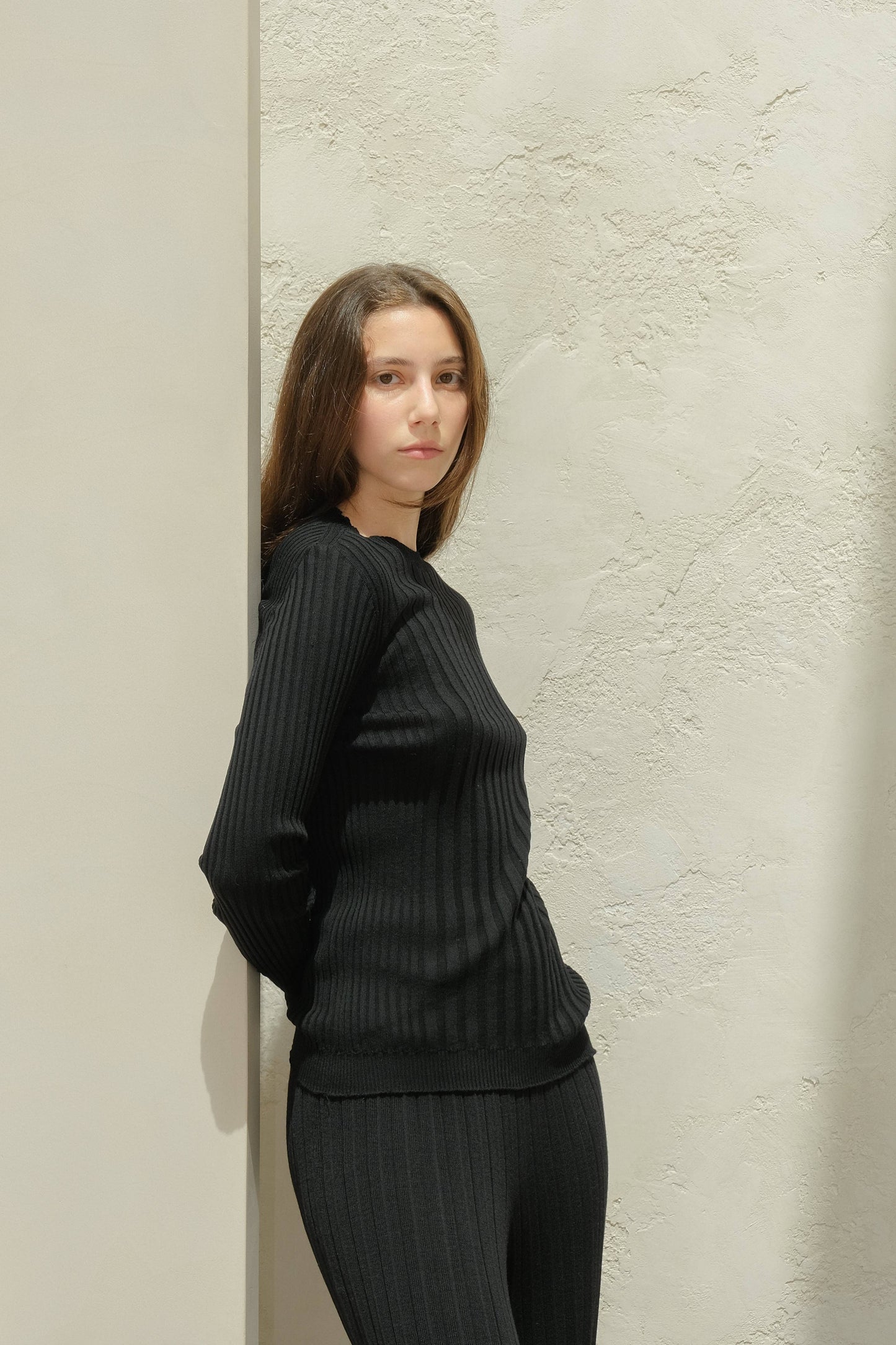 Maglione girocollo a costine in lana merino extra fine