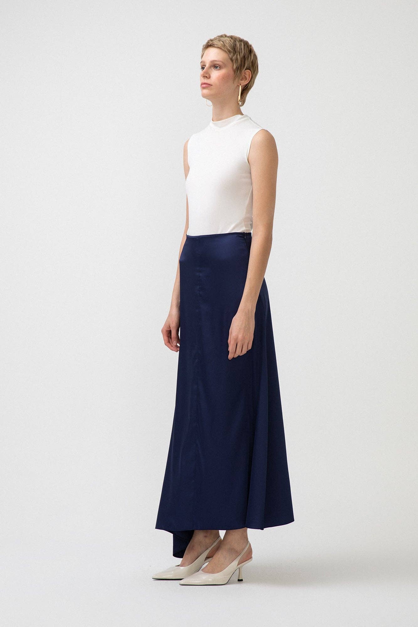 Gonna svasata lunga in raso blu navy