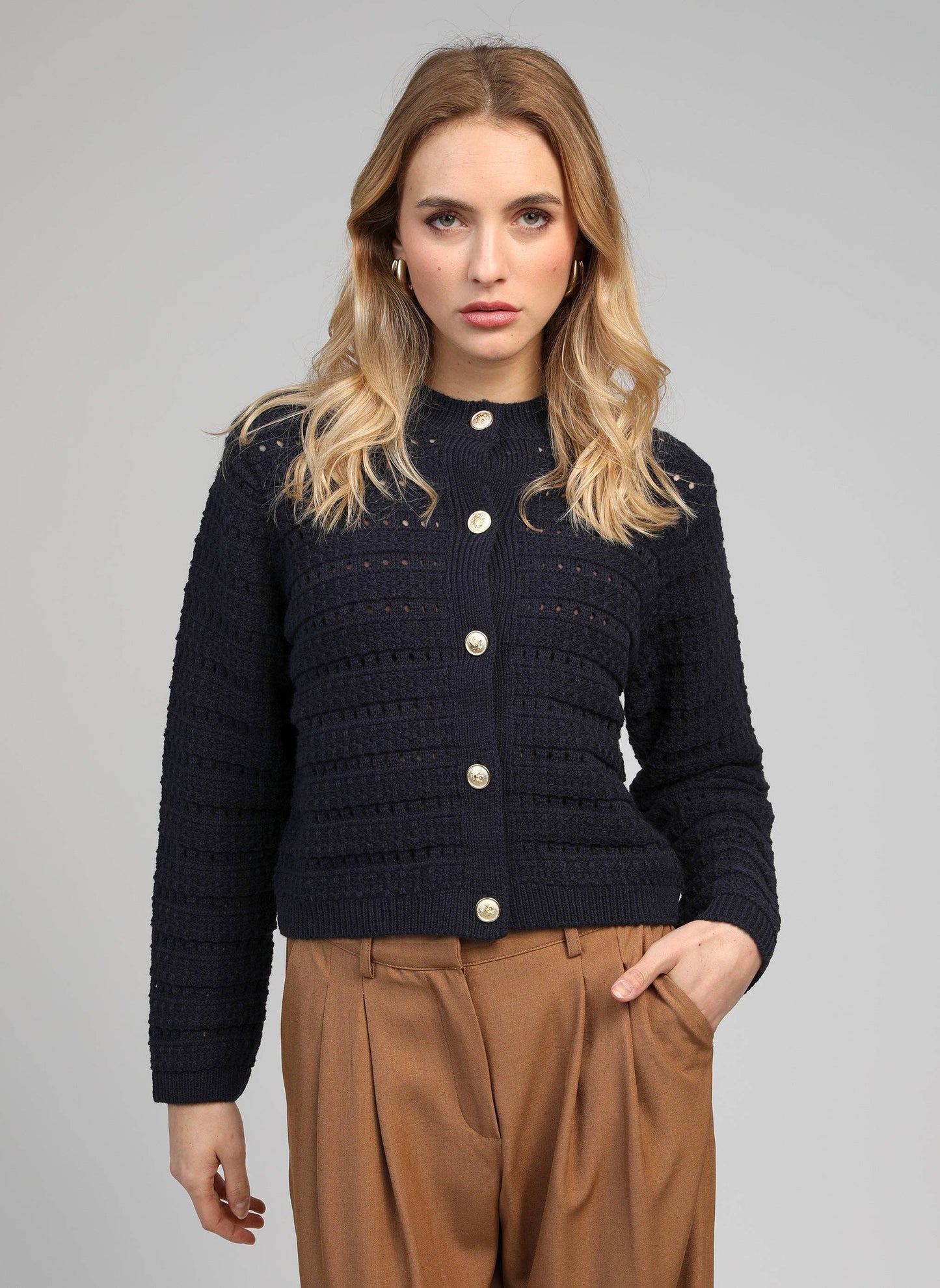 Cardigan in maglia traforata blu navy con bottoni dorati