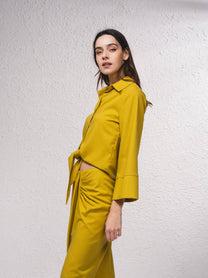 Blusa con nodo frontale e colletto a camicia