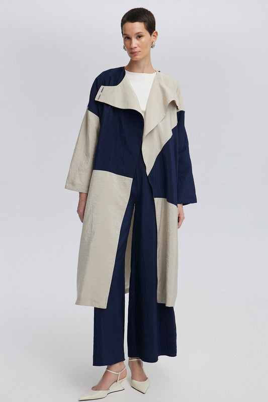 Trench lungo color block blu navy e beige