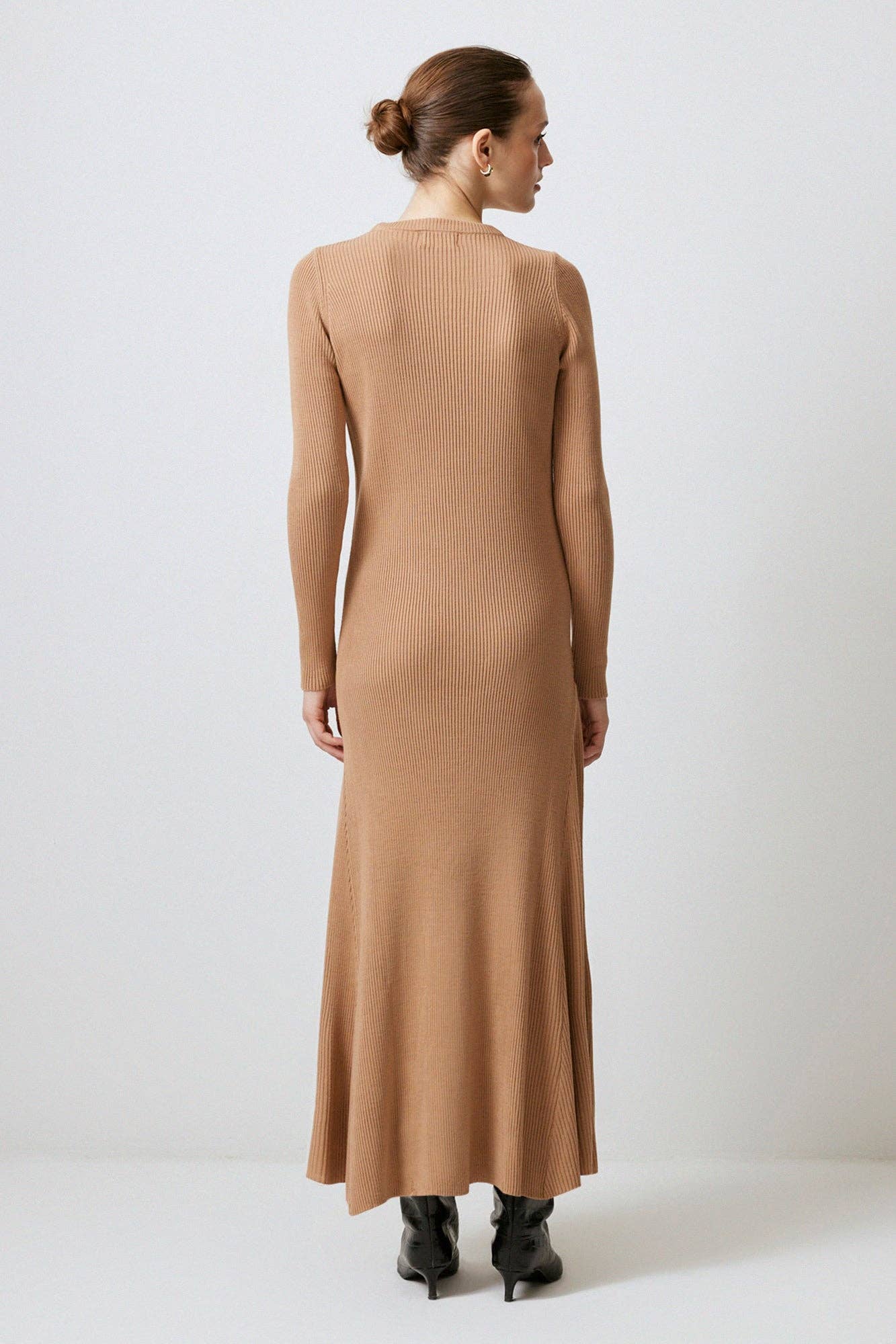 Abito maxi a coste in maglia con maniche lunghe