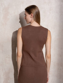 Gilet in maglia con bottoni dorati