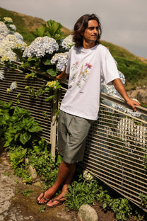 T-shirt oversize San Xoán con stampa botanica