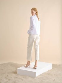 Pantaloni cropped in cotone con orlo smerlato effetto ricamato