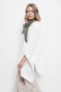 Cardigan mantella in maglia con tasche