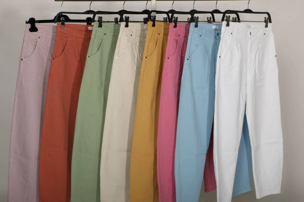 Pantaloni in twill con spille decorative