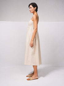 Abito midi in cotone con spalline sottili e schiena elastica