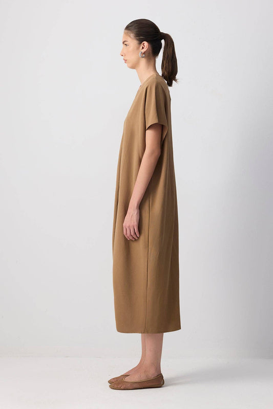 Abito midi minimalista in cotone con scollo a V e maniche corte