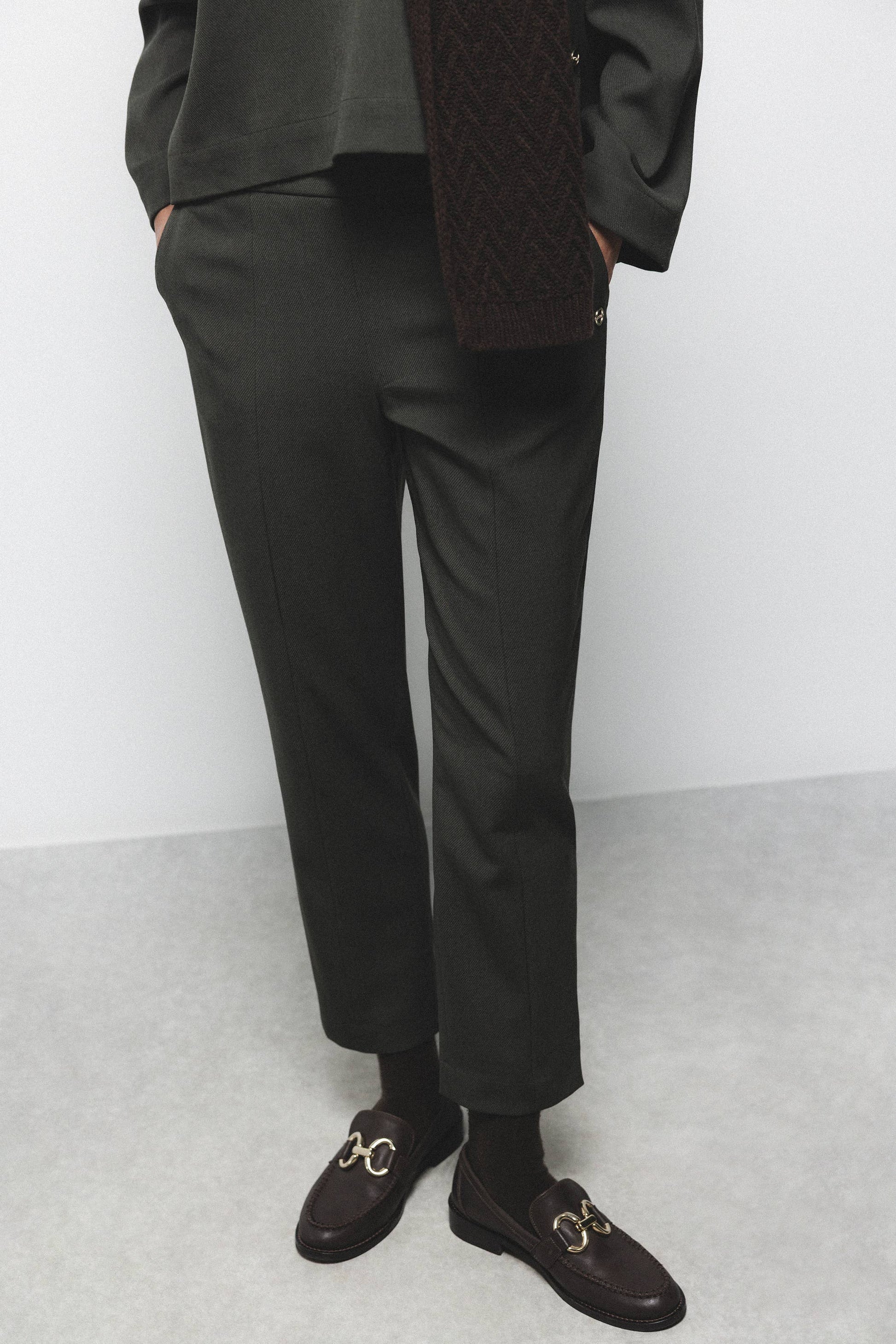 Pantaloni slim fit essenziali