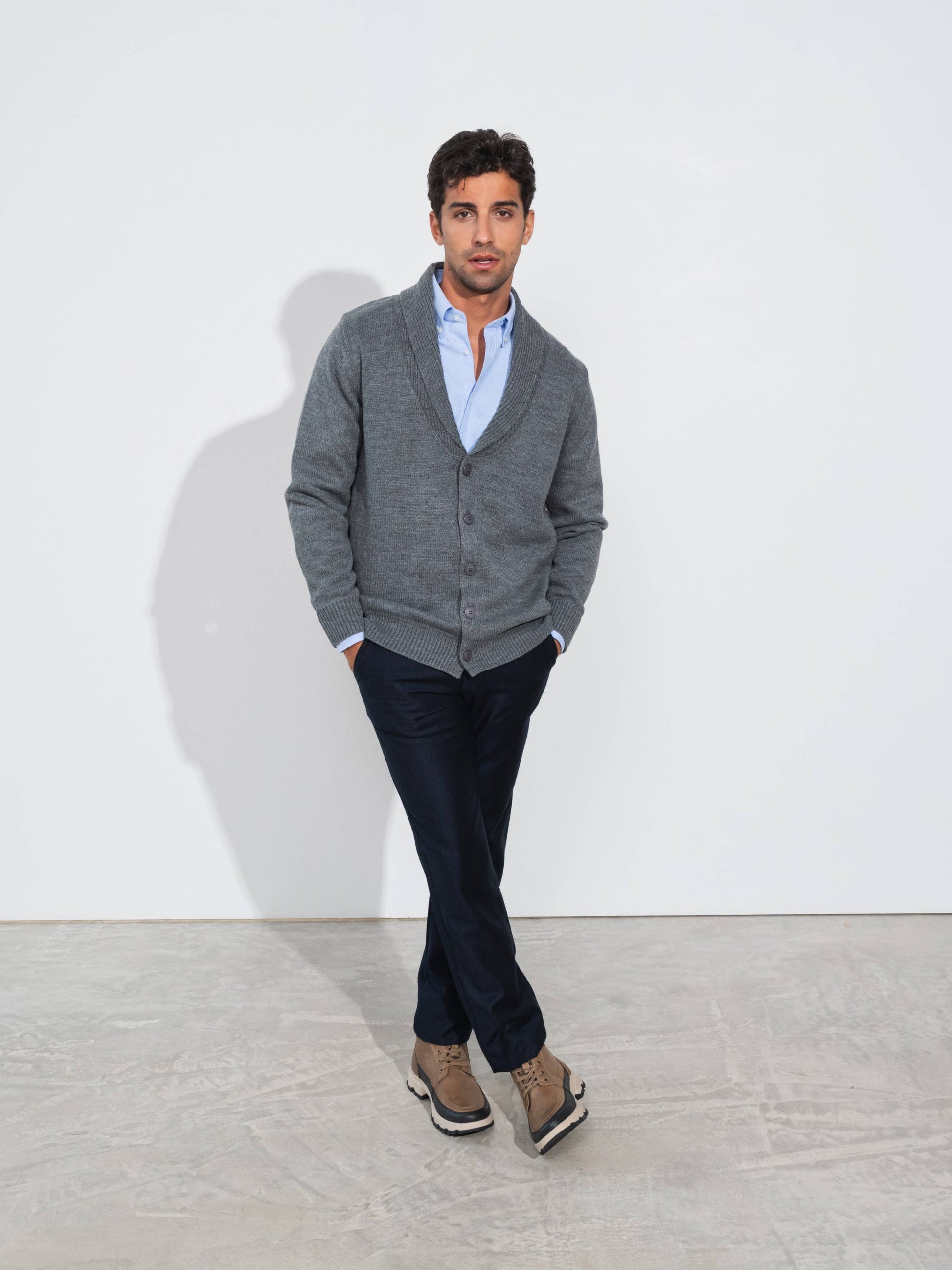 Cardigan uomo con scollo a V e bottoni