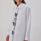 Camicia in popeline con applicazioni floreali