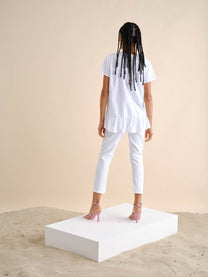 T-shirt bianca con stampa e balza