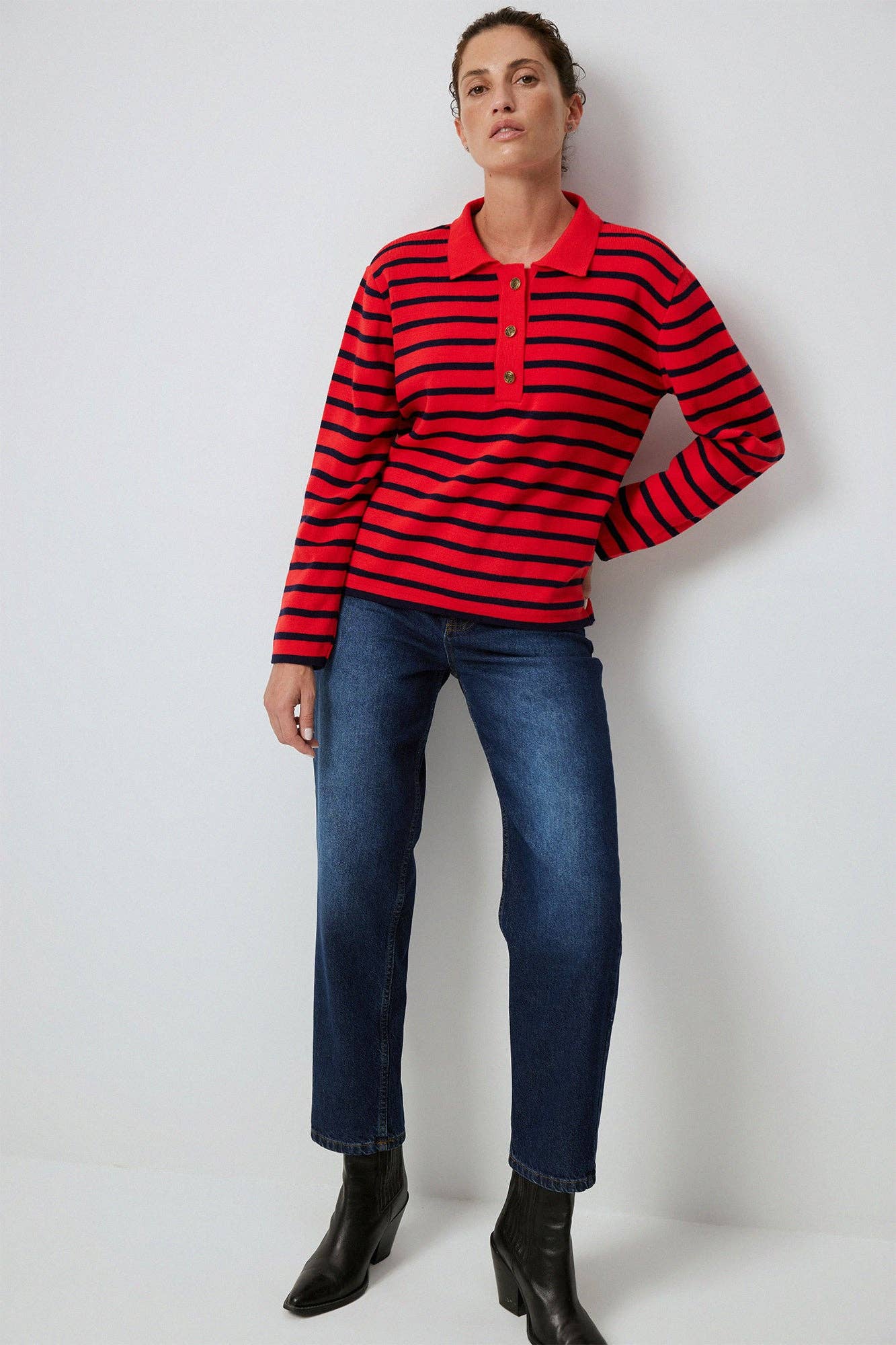 Maglione a righe con collo polo