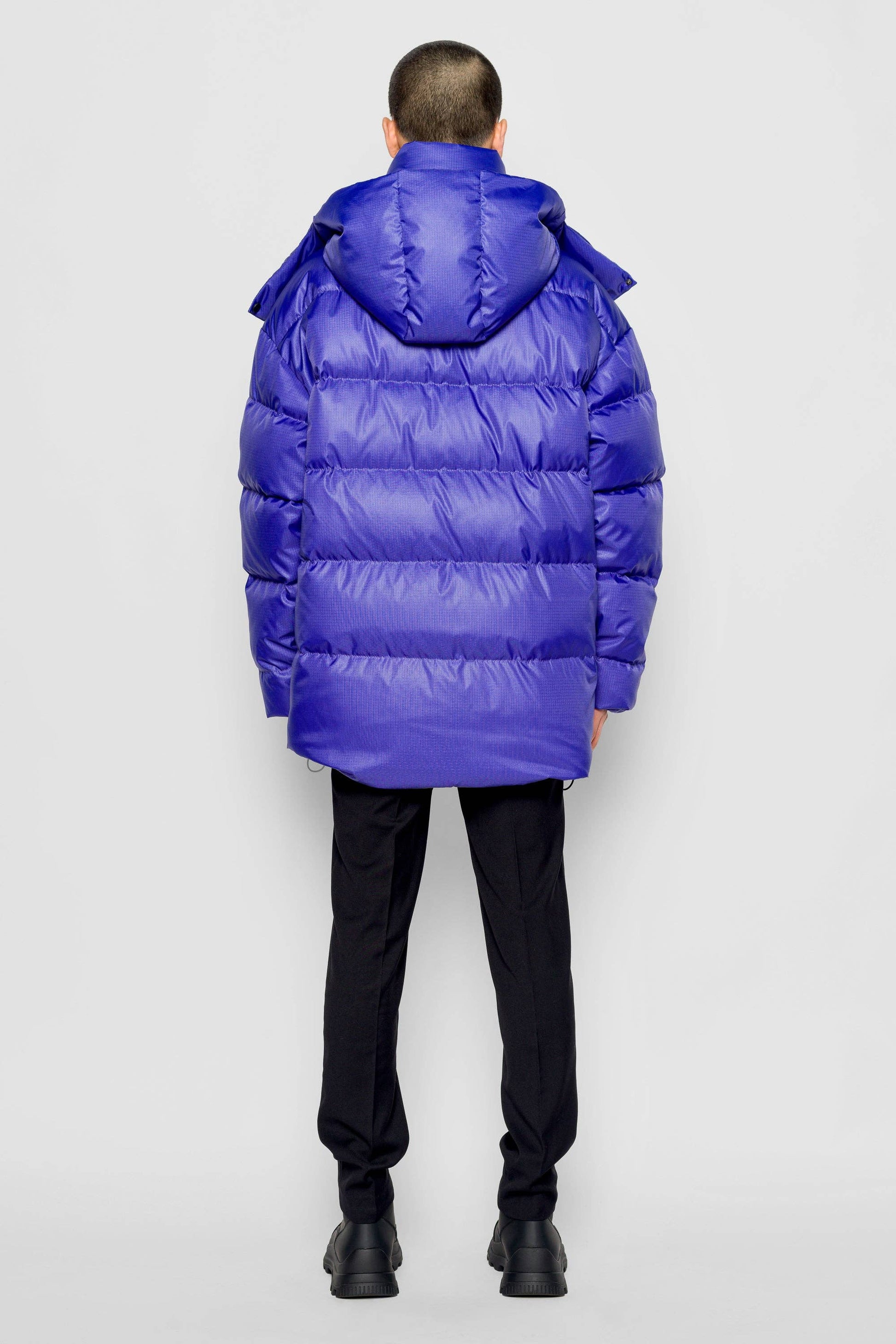 Piumino oversize viola con cappuccio removibile