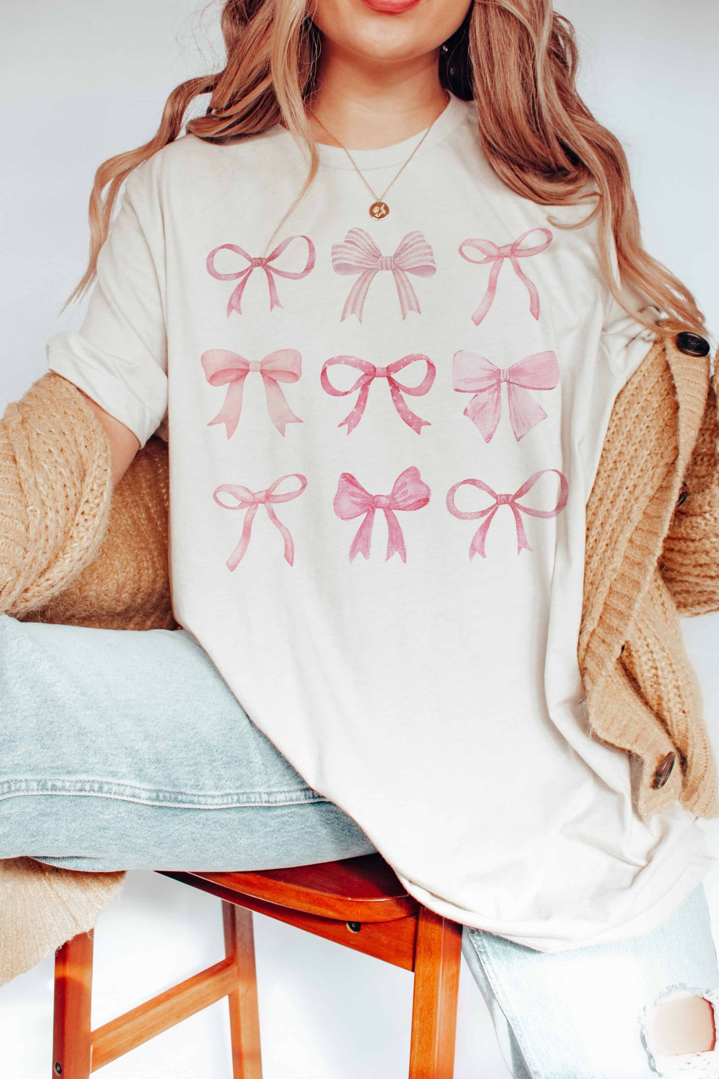 T-shirt grafica con fiocchi rosa