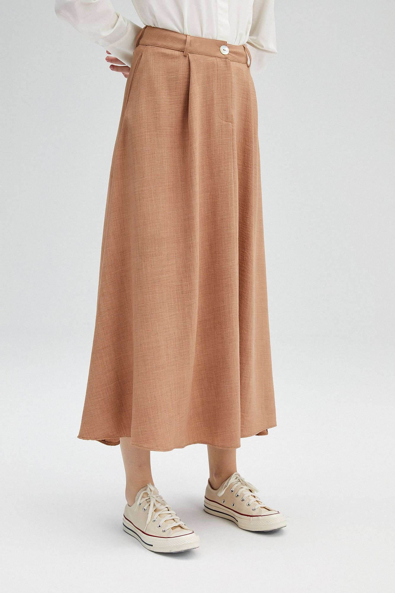 Gonna a trapezio beige con bottone effetto conchiglia