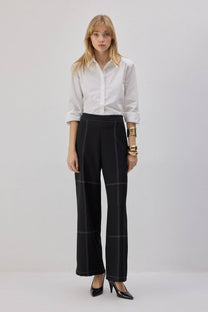 Pantaloni neri con cuciture a contrasto