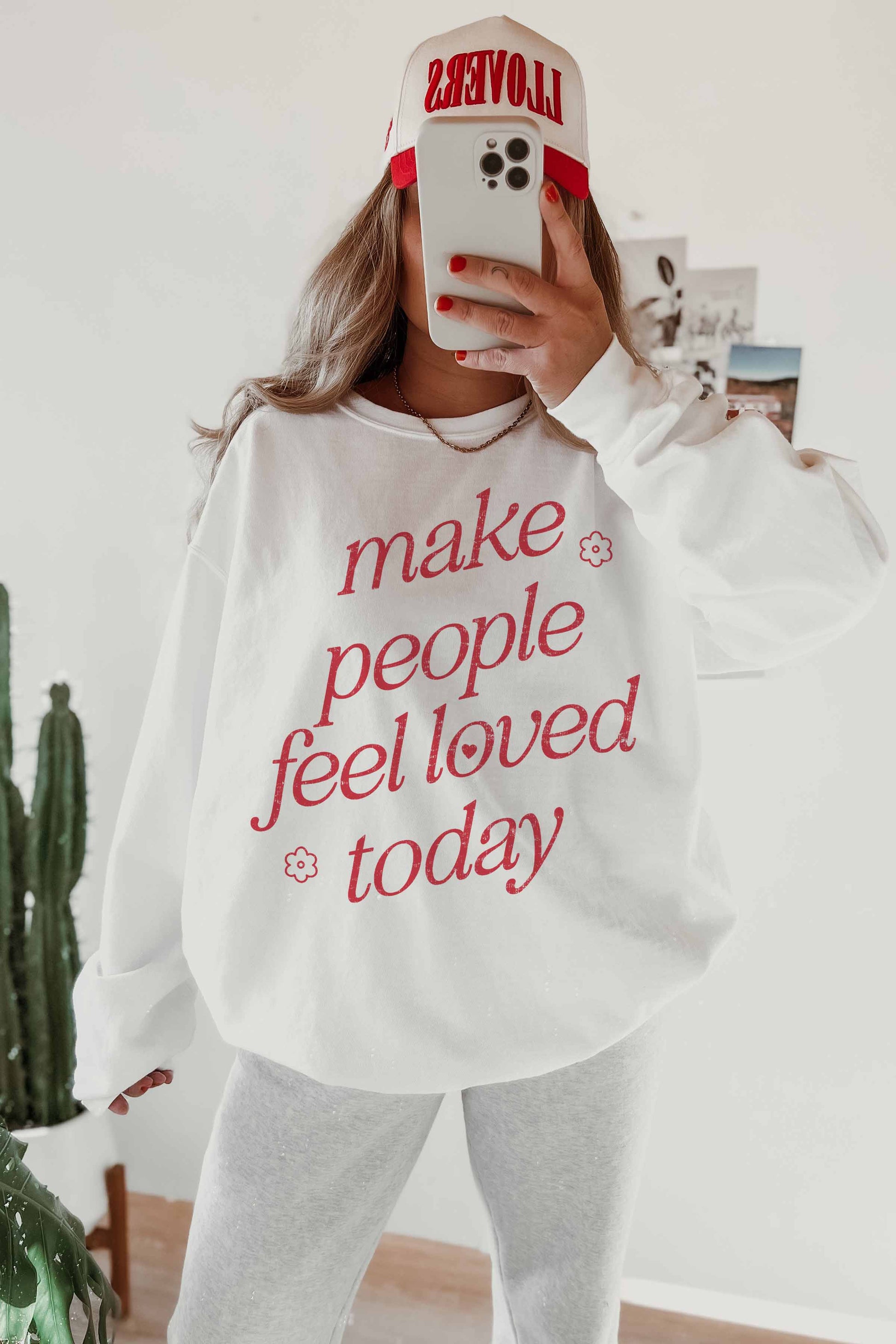 Felpa oversize con stampa “Make People Feel Loved Today”
