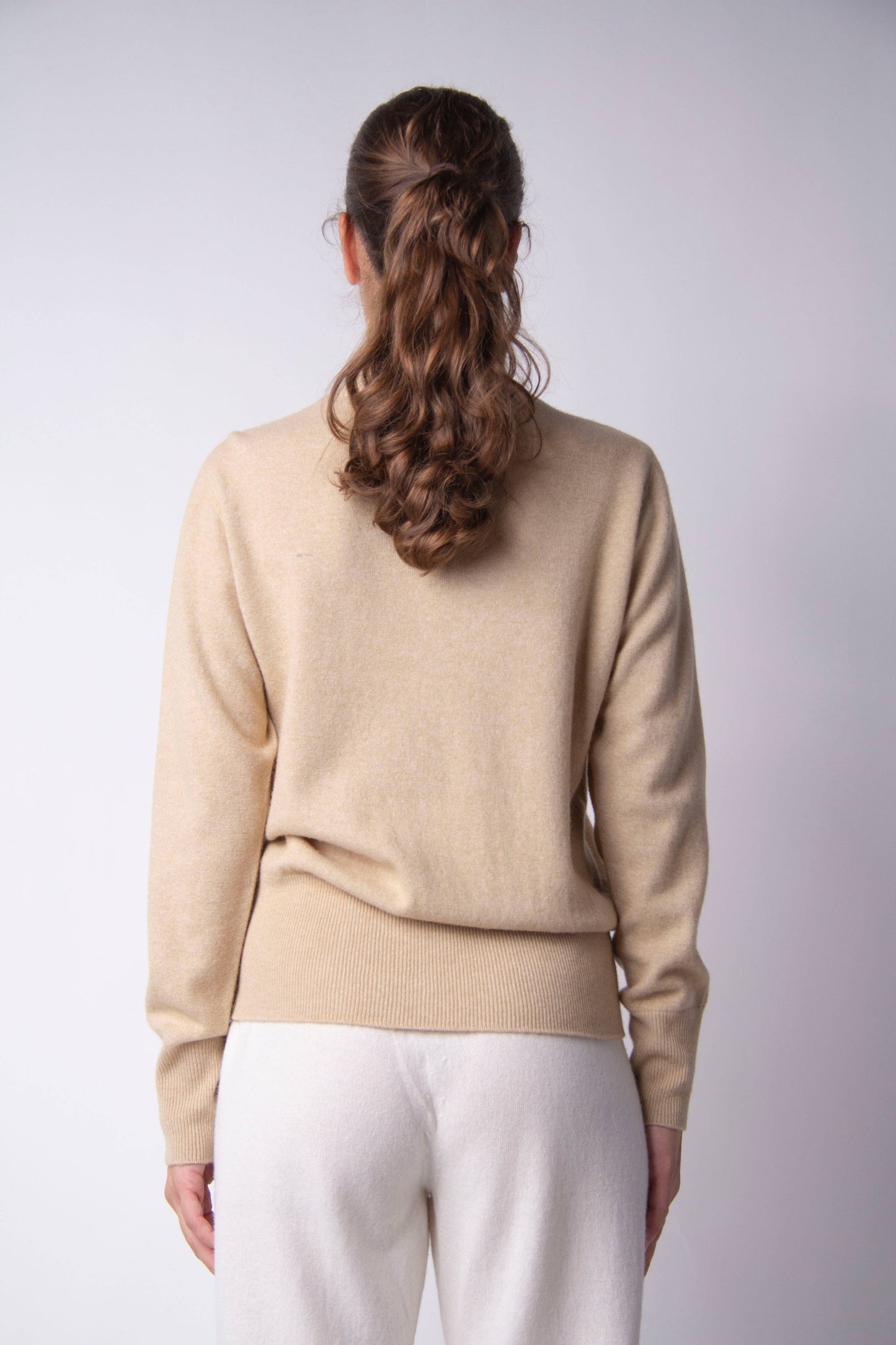 Maglia dolcevita in misto cashmere con lavorazione 3D