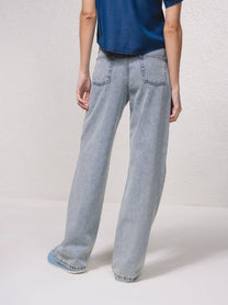 Jeans a gamba larga a vita alta
